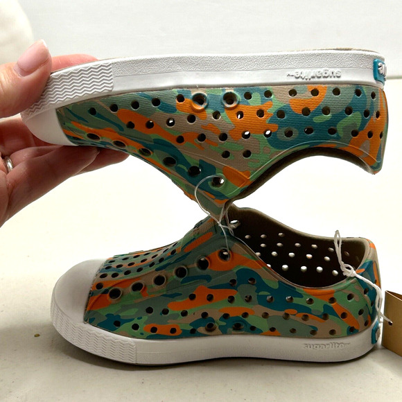 Native Jefferson Sugarlite Print Shoes Flax Tan/Shell White/Eucamo Kid's C6 NWOB - Picture 5 of 7